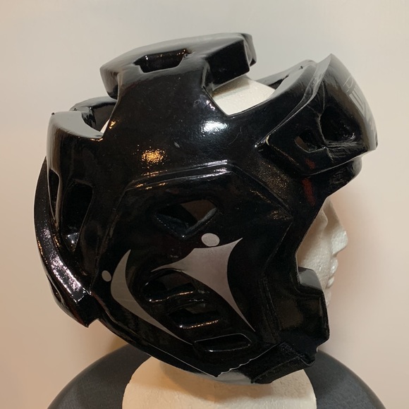 Child’s Macho Warrior Sparring Headgear with Metal Face Cage plus Bushido Gloves - Picture 5 of 9